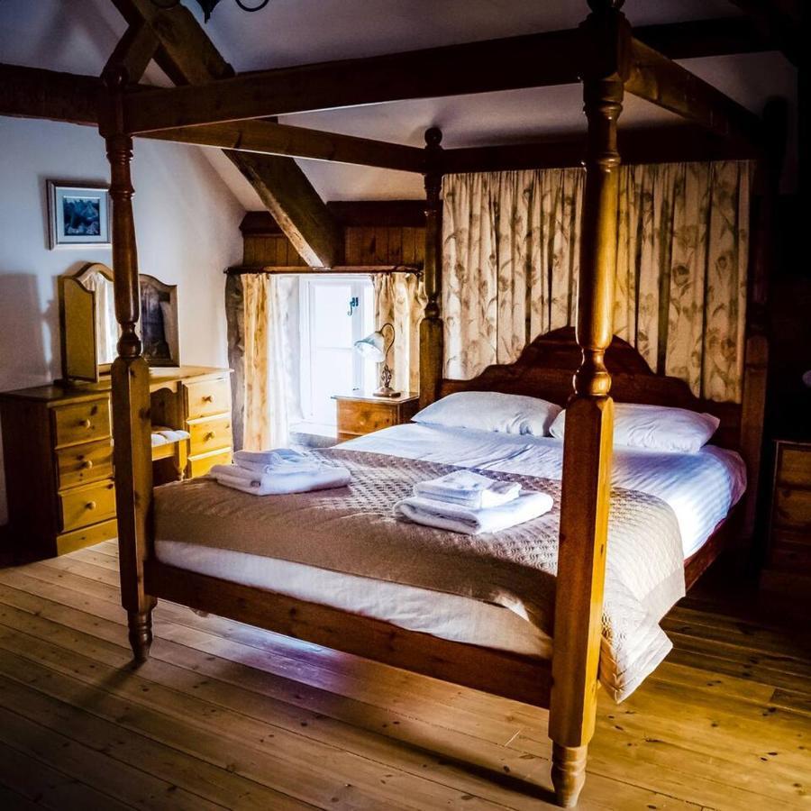 Gellifawr Woodland Retreat Hotel Pontfaen Exterior foto